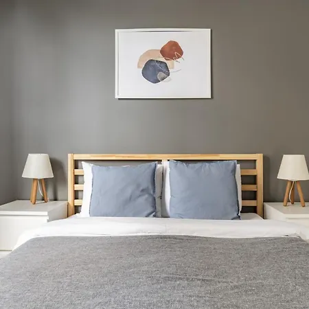 Specious And Stylish Near Bagdat Street With Excellent Location In Kadikoy