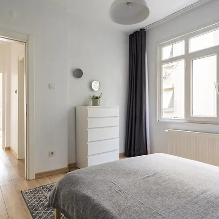 Specious And Stylish Near Bagdat Street With Excellent Location In Kadikoy * Istanbul